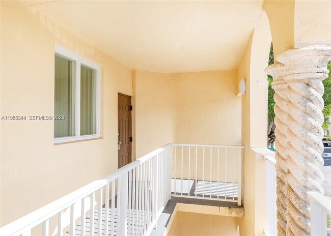 Foto del edificio - 1663 SE 29th St