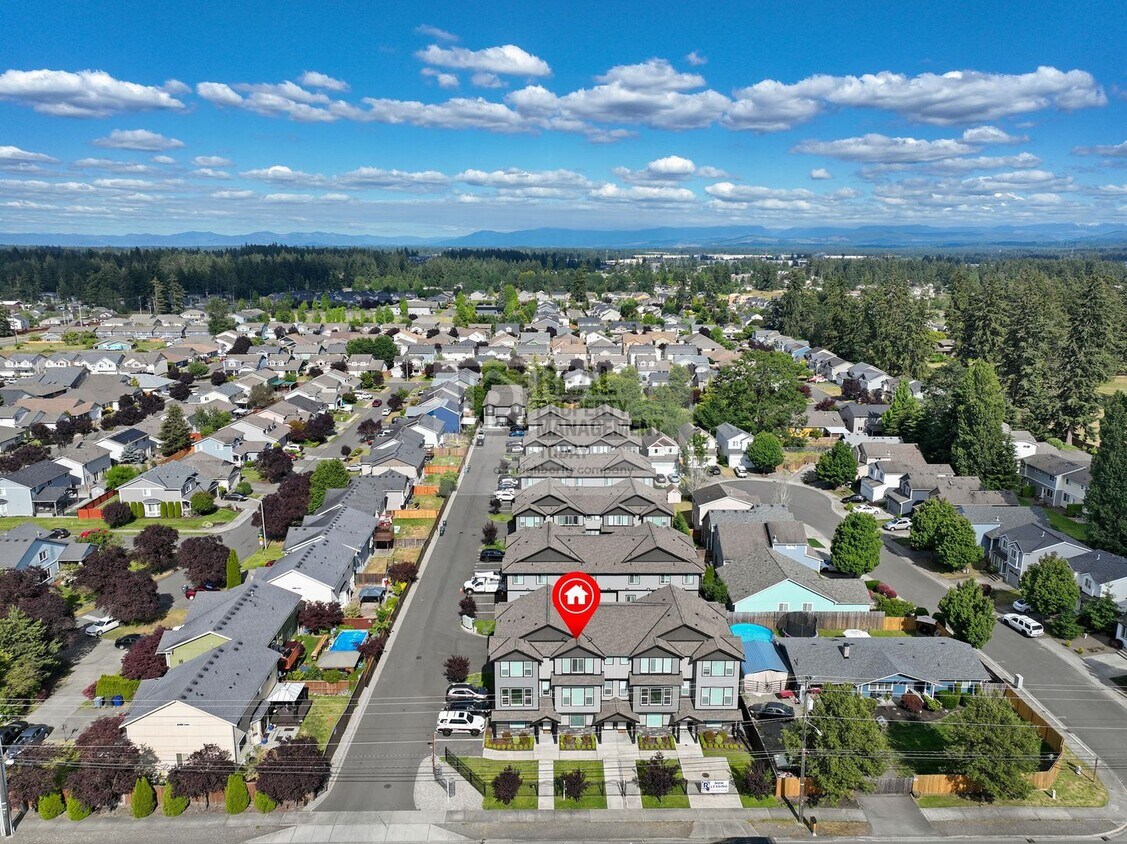 Primary Photo - July SPECIALS! Beautiful 3 BDRM 3 Story Ta...