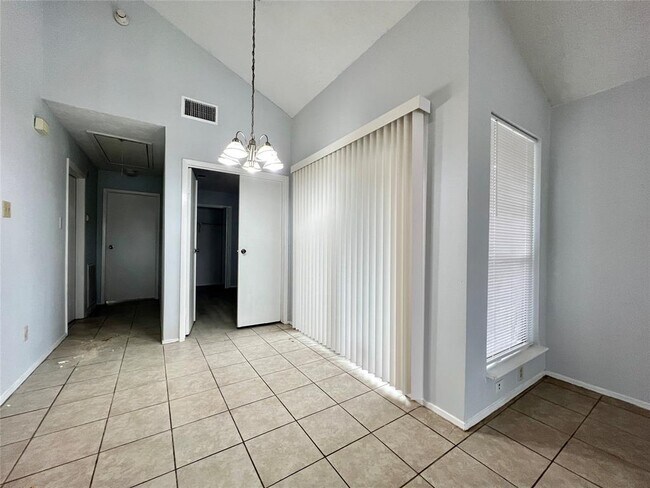 Building Photo - 5127 Beaver Hollow Dr