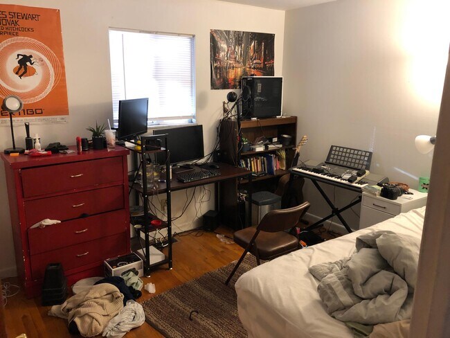 Building Photo - 731 S Woodlawn Ave