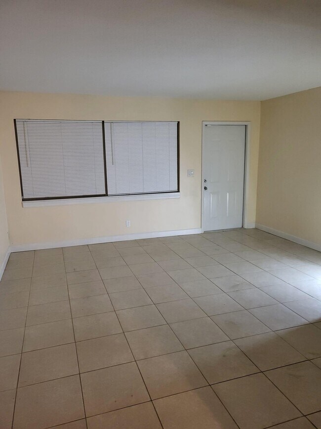 Foto del edificio - 411 Silver Beach Rd