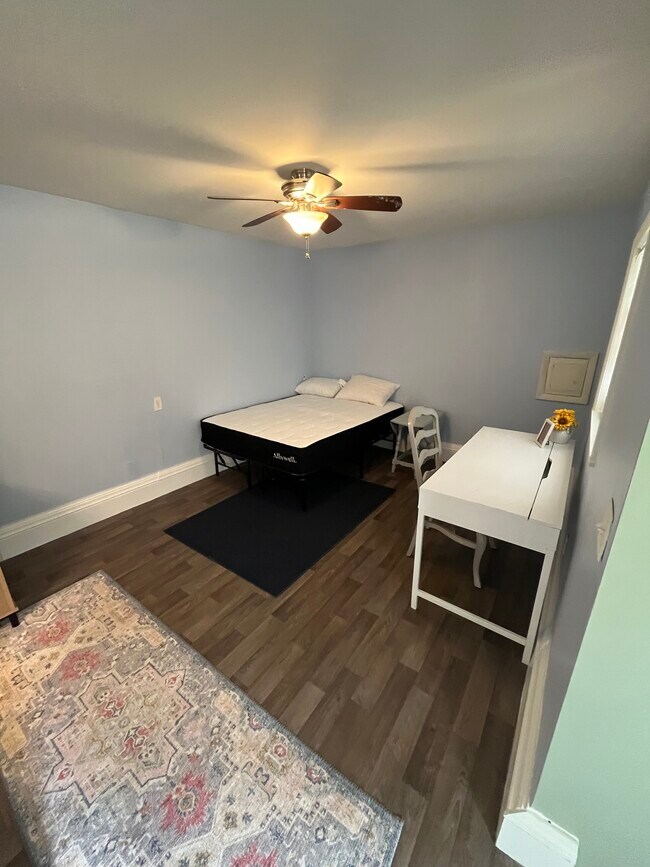 Foto del edificio - 2403 E 19th St