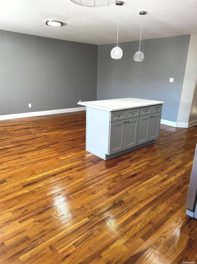 Building Photo - 1188 E 55th St