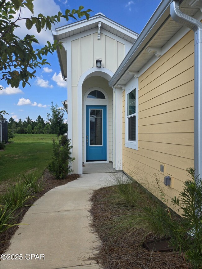Building Photo - 8914 Parrot Pl