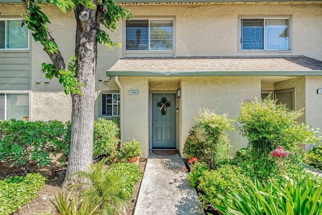 Building Photo - "Luxury Waterfront Living: Spacious 1-Bedroom Furnished Apartment with Hardwood Floors in San Jose"