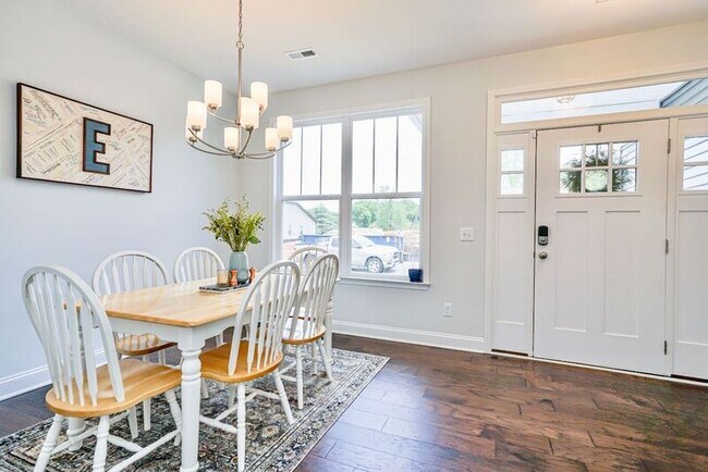 Foto del edificio - 117 Forest Ridge Way