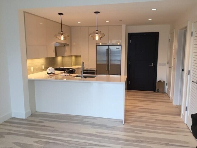 Building Photo - 32 Traveler St