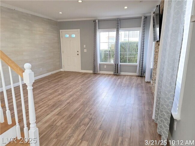 Foto del edificio - STUNNING NW HOME IN GATED COMMUNITY!!