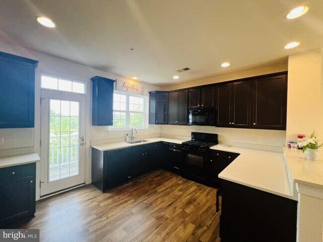 Foto del edificio - 7440 Riding Meadow Way
