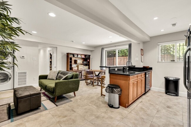 Foto del edificio - 1384 Bryant St NE