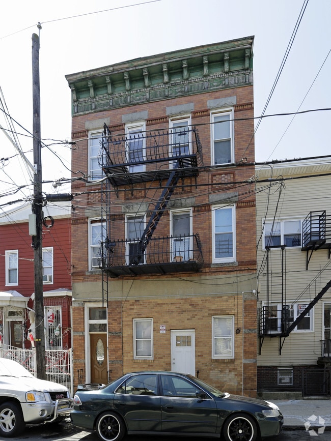 Building Photo - 511 11th St