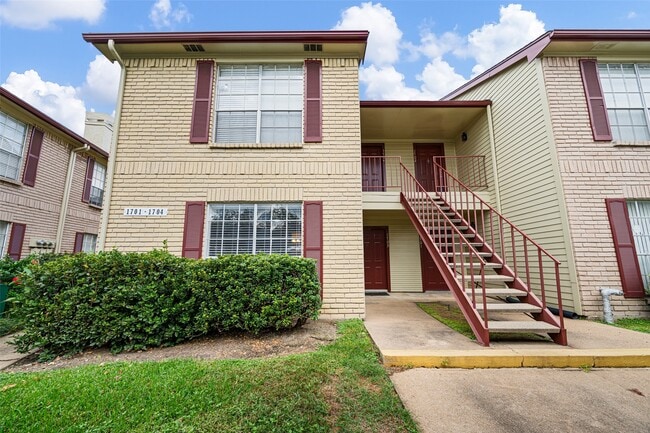 Building Photo - 2120 El Paseo St