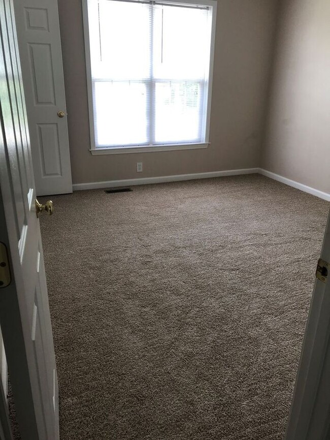 Building Photo - White Oak of Kannapolis, 2br 1.5ba townhom...