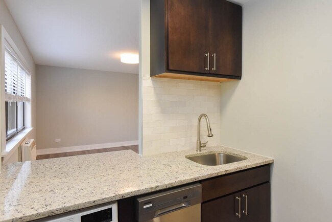 Foto del edificio - 450 W Barry Ave