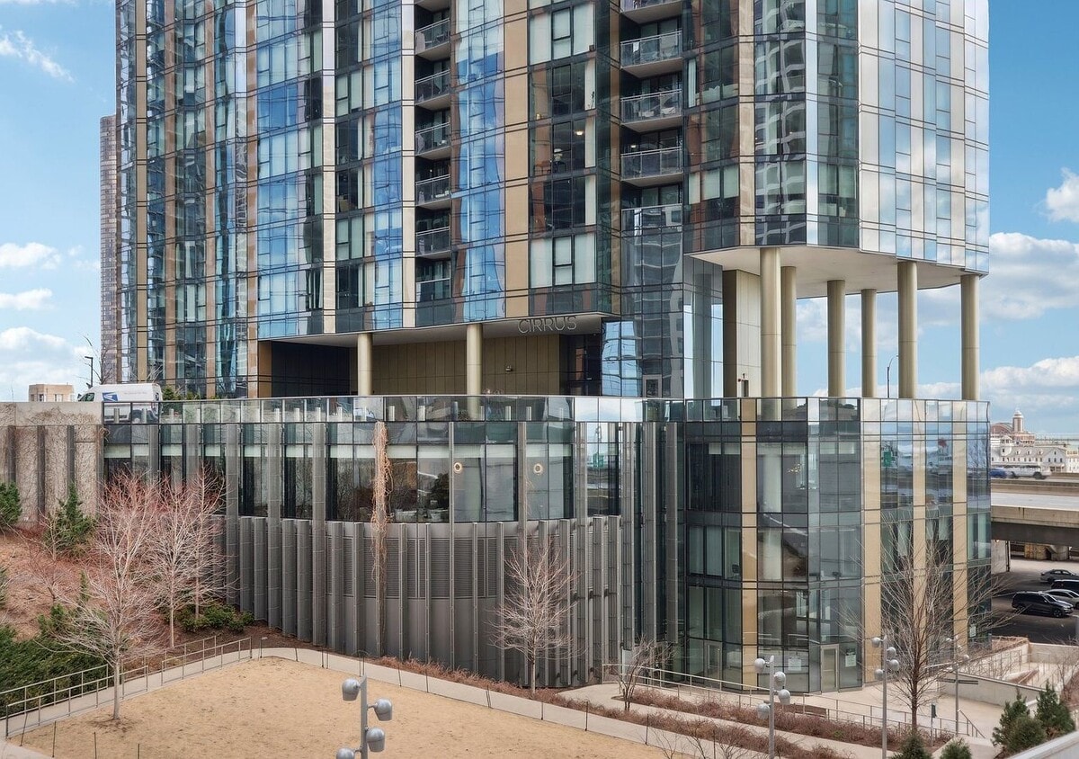 Foto principal - 211 N Harbor Dr