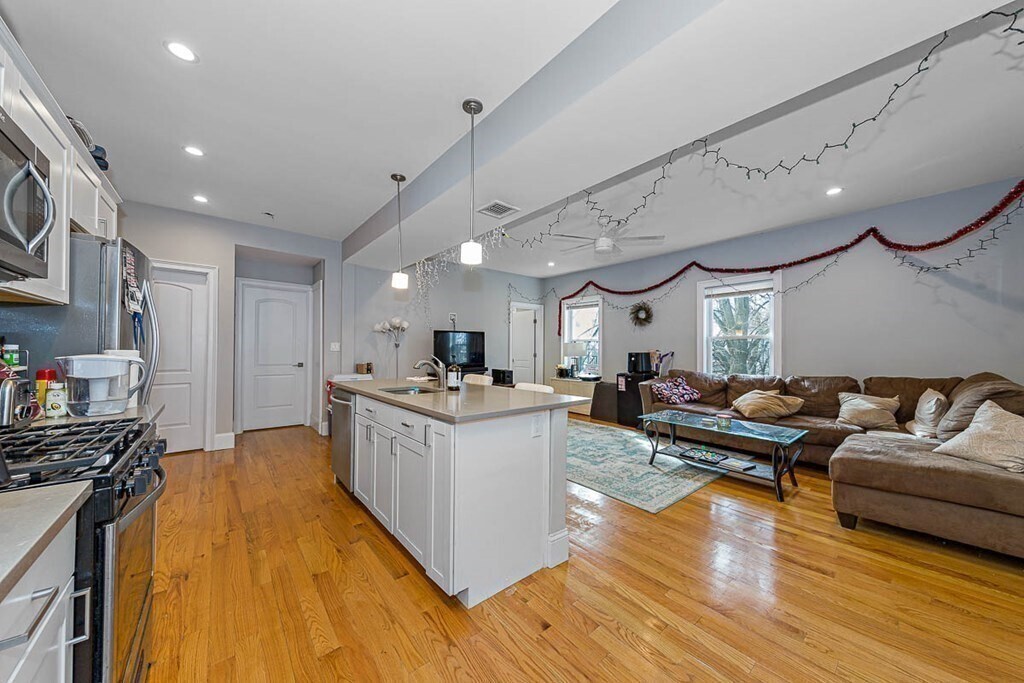 Foto principal - 195 E Cottage St