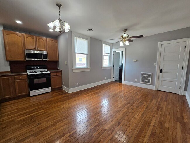 Foto del edificio - 1804 E 3rd St