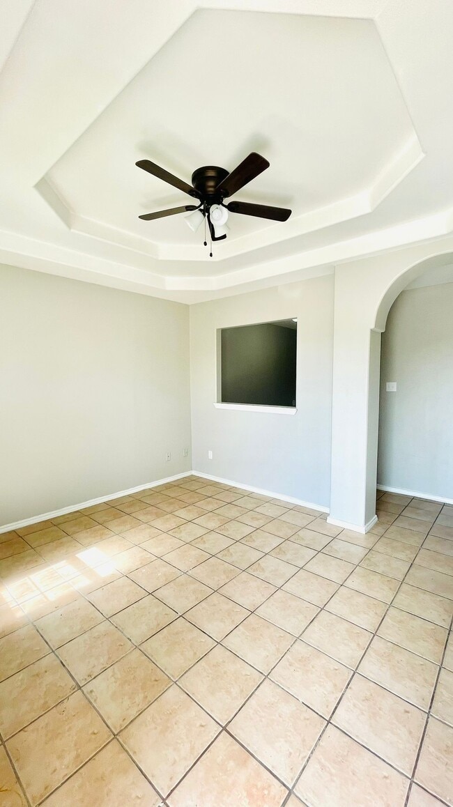 Living - 1605 Blue Jay Ave