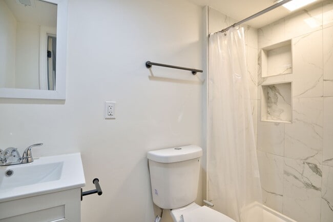 Building Photo - COMING SOON! Modern Living Awaits in This Fully Renovated 2BR Home in Rock Hill!