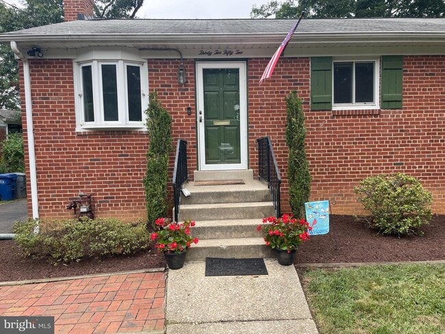 Foto del edificio - 3252 Holly Hill Dr
