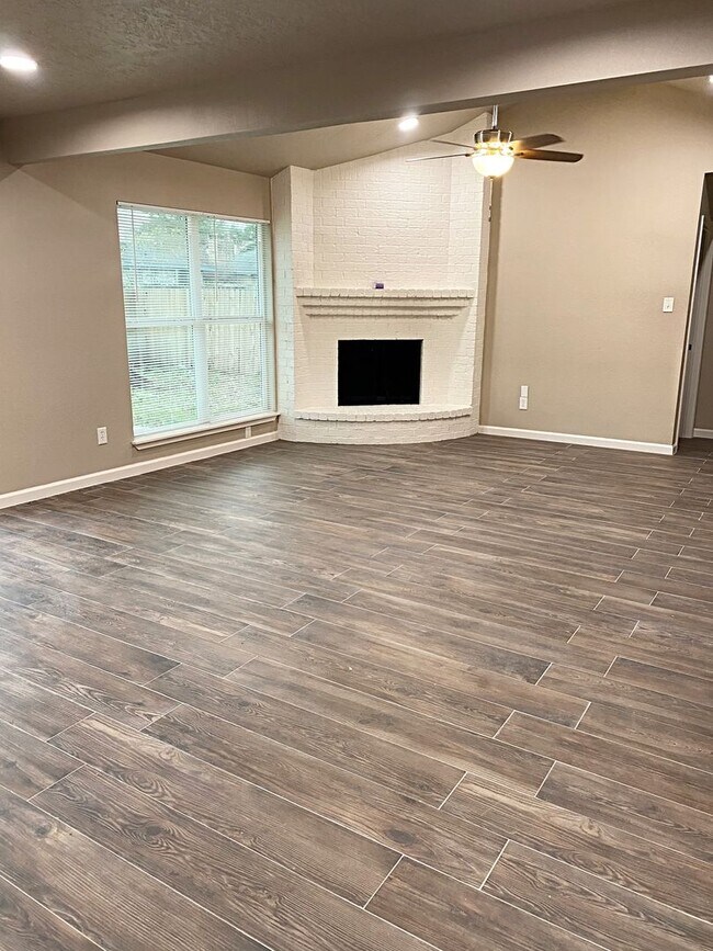 Building Photo - 9255 J Hood, Beaumont, TX 77707