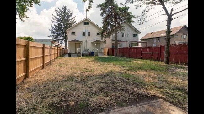 Building Photo - 492 Olpp Ave