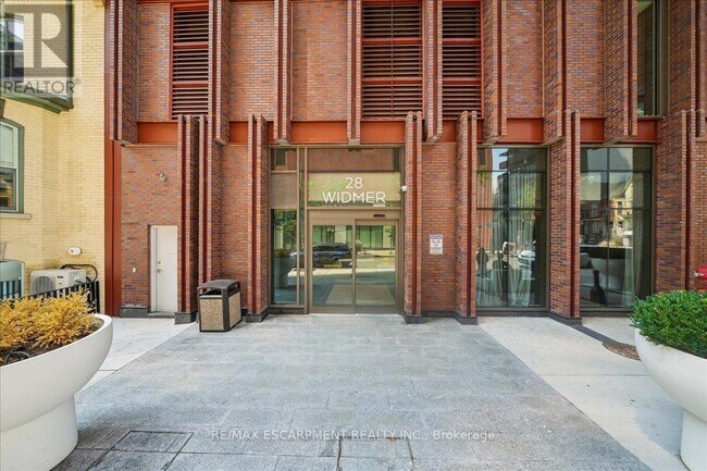 Building Photo - 28 Widmer St