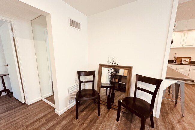 Foto del edificio - 2039 Tuna Canyon Rd