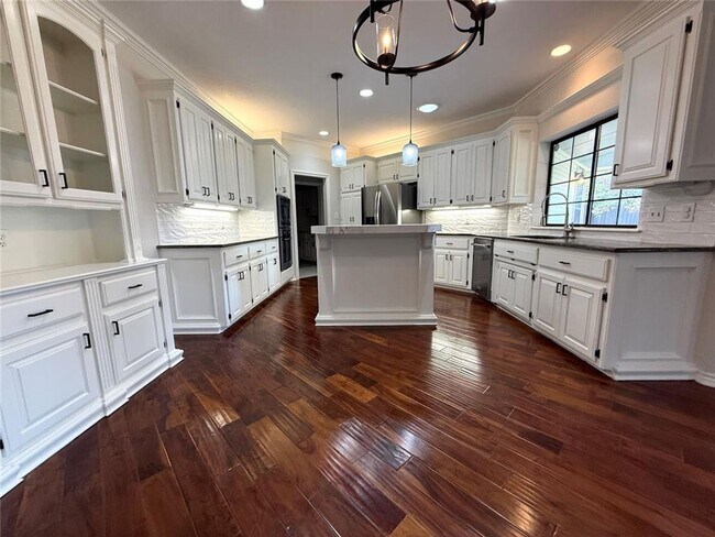 Foto del edificio - Executive Home in Brookhaven