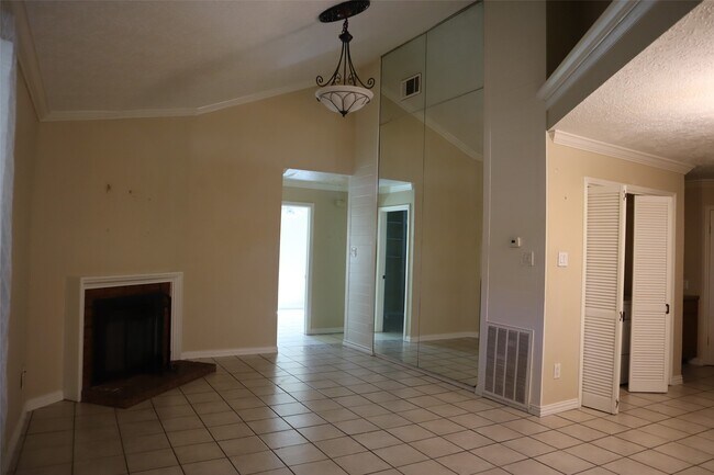 Foto del edificio - 6319 Langham Way