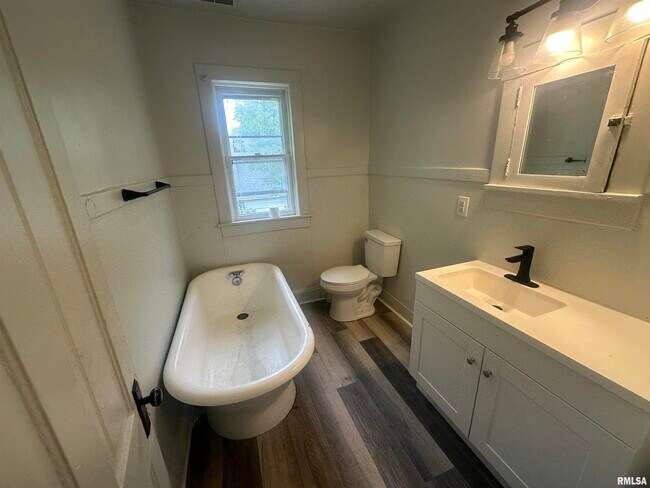 Foto del edificio - 723 W Armstrong Ave