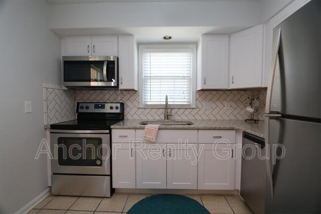 Building Photo - 401 21st St