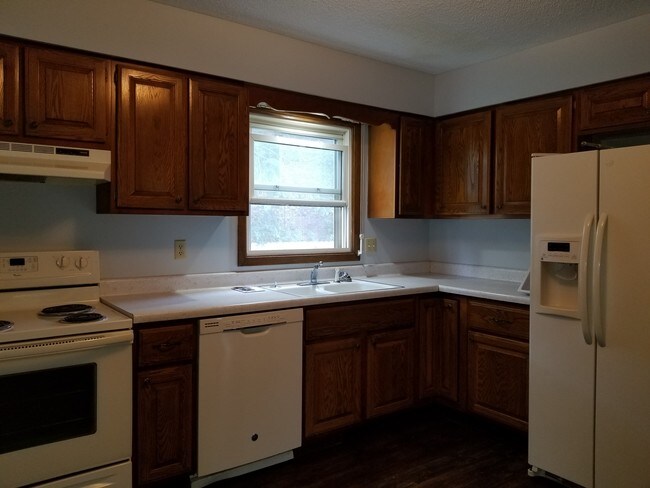 Building Photo - 2823 S Hampton Dr