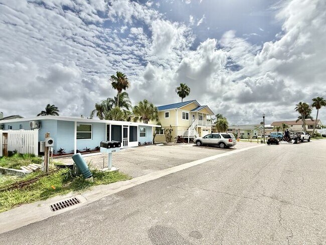 Foto del edificio - 638 180th Ave E
