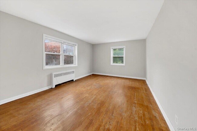 Foto del edificio - 320 S Broadway