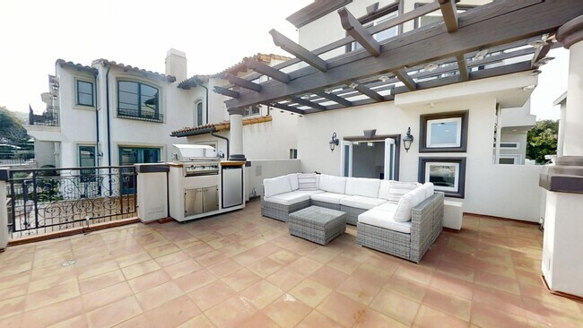 Foto del edificio - 3BD/3BA Beautiful Mediterranean Home