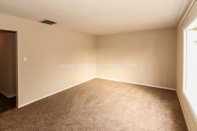 Building Photo - 8733 Deer Run Dr