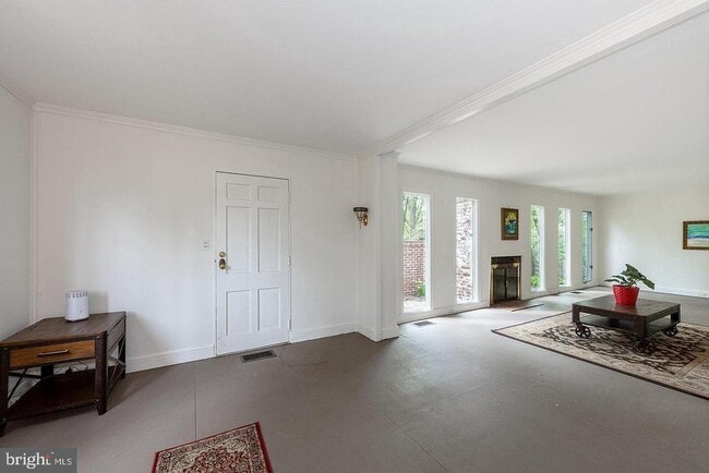 Building Photo - 9120 Levelle Dr