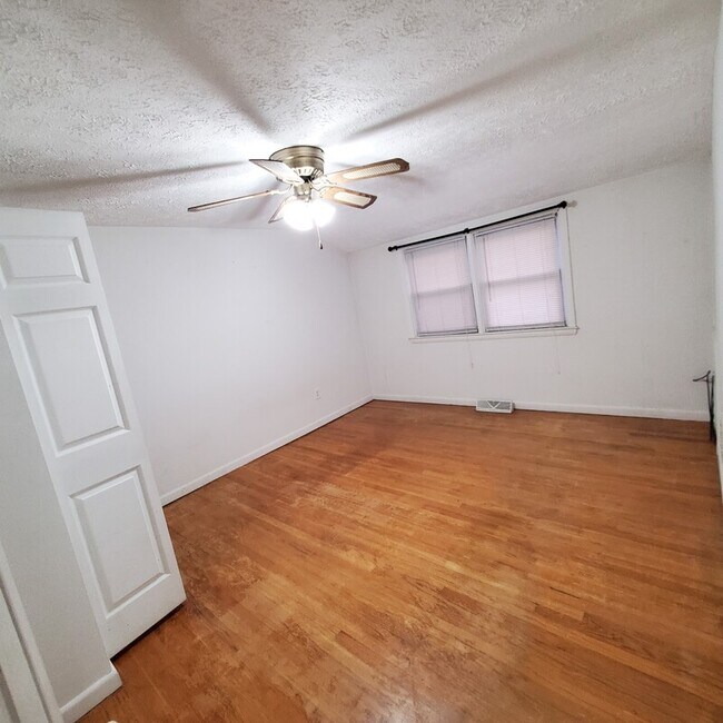 Building Photo - 5126 Westland Blvd