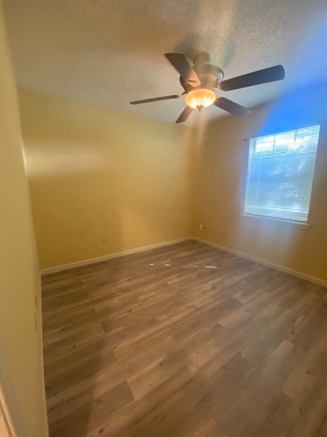 Building Photo - 1219 Port Arthur Terrace
