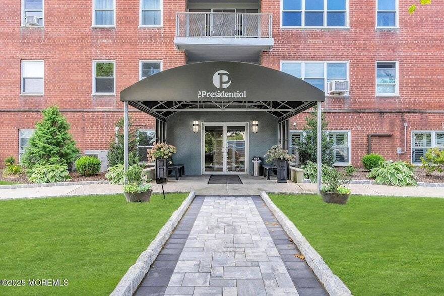 Foto principal - 1615 Park Ave
