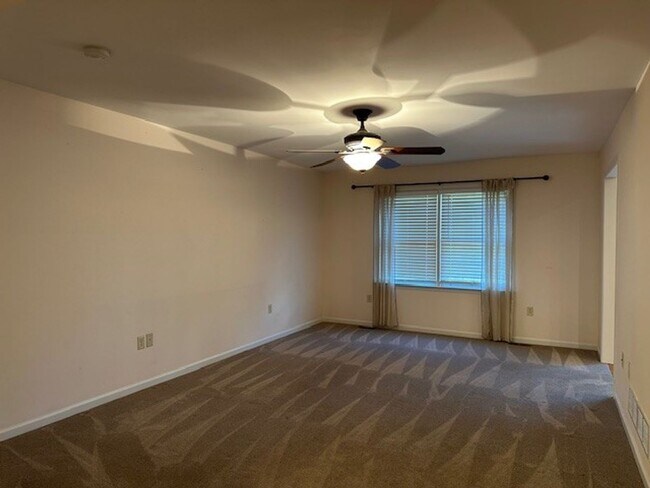 Building Photo - 5035 Mendenhall Dr.