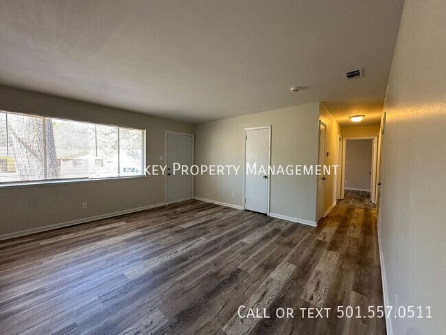Foto del edificio - 5913 Lyndell Dr