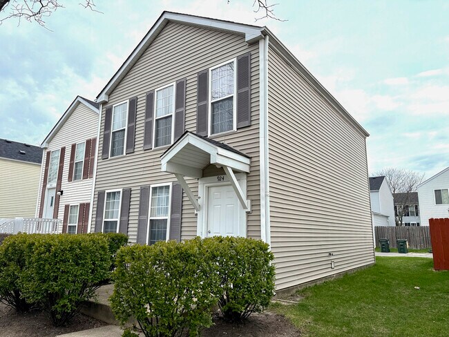Building Photo - 924 Symphony Dr