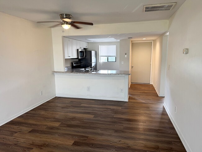 Building Photo - 4491 Holly Tree Rd