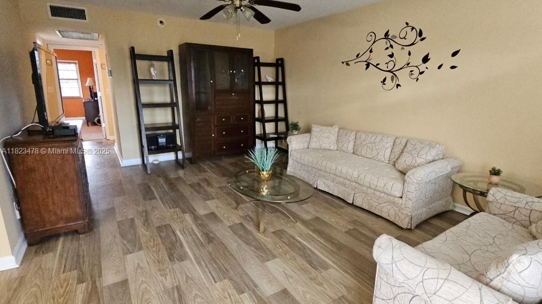Foto principal - 1044 Harwood D