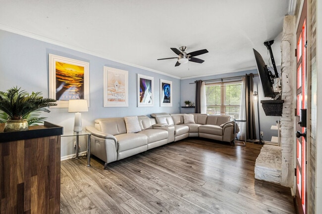 Building Photo - 2703 S I-35 Frontage Rd