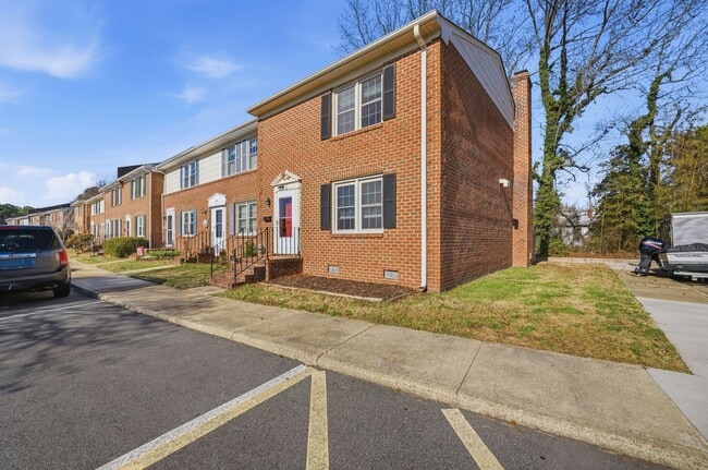 Building Photo - 2 Charles Parish Dr