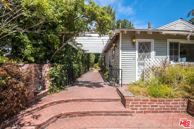 Foto del edificio - 11919 Lockridge Rd