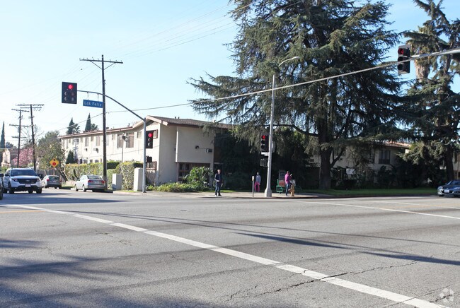 Building Photo - 4402 Los Feliz Blvd